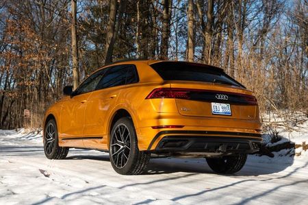 2019-2020-audi-q8-rear-angle-view-carbuzz-682135-1600