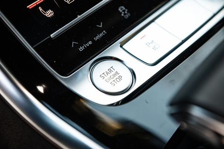 2019-2020-audi-q8-start-stop-button-carbuzz-682142-1600