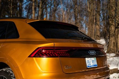 2019-2020-audi-q8-trunk-lid-carbuzz-682134-1600