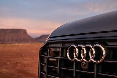 2020-audi-q8-badge-carbuzz-594677-1600