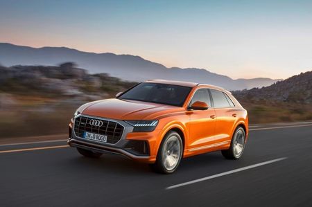 2020-audi-q8-front-view-driving-carbuzz-431354-1600
