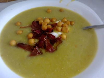 SUPA CREMA DE LEGUME CU BACON PRĂJIT