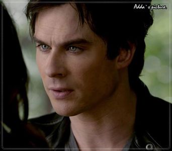 ― Își arcuiește o sprânceană și pe buze i se extinde un rânjet mândru. „Dar cine a zis că; nu știu deja să fac asta? Am avut un frate mai mic și părinți absenți, sunt pregătit încă de la 15 ani să fiu părinte.” Îi face el cu ochiul, fiind foarte încrezător în propriile vorbe.
