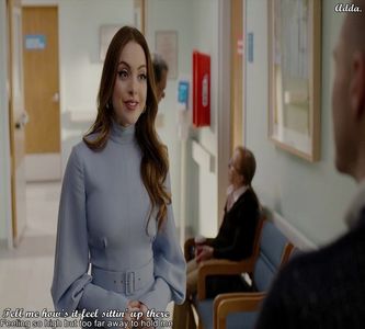 ―  Își mușcă puternic în buza inferioară, simțind cum în stomac îi se formează un gol; teribil de plăcut. „I love it...” Geme ea gutural, respirația devenindu-i din ce în ce mai sacadată în timp ce corpul acesteia începea să tremure pe cât se apropia din ce în ce mai mult de culmile plă
