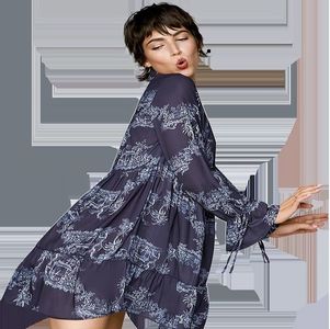 ― Nu durează mult până cei doi rămân singuri în cameră, Nadia putând acum să se întindă; iar pe pat, ducându-și o palmă peste abdomenul ei. „Nu pot să cred că am fost atât de iresponsabilă și am ajuns la un pas să îmi pierd copilul...” Avea mustrări de conștiință în momentul acesta.
