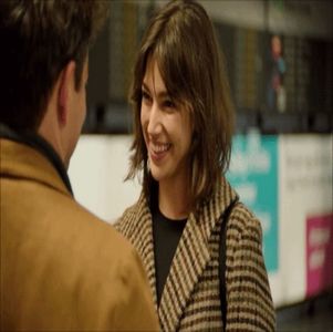 ―  Încuviințează din cap și ridică mâna acestuia către buzele ei pentru a putea săruta; închieturile degetelor sale. „O să îi pasez toate îndatoririle mele lui Alaric până după ce voi naște, promit că voi avea mai multă grijă de mine și de copilul nostru.” Oftează prelung în încheiere.
