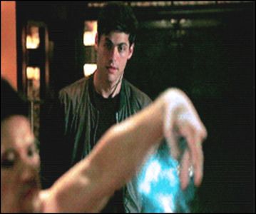 — Erau zilele inaugurale ale barului, ceea ce era destul de bine, căci în sfârșit, puteam să-mi; petrec timp într-un spațiu public, cu prietenii mei, nu Facetime-ing Lucas la fiecare secundă posibilă. Eram aici cu Aiden și ne bucuram de primul pahar de whiskey împreună, „Și...? Cum e?”
