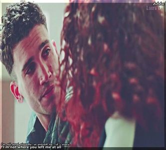 》#Surâde. "Minunat, așa și trebuie. O să mă angajez eu și o s-o pun pe mama să stea +; cu tine cât lucrez.." #Vede că vine asistenta cu pâinea și zacusca și aplaudă. Îi unge el mai multe felii de pâine cu zacuscă și i le pune pe platoul adus. "Hai, că de asta îți era ție poftă
