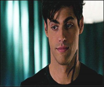 — Dau ușor plictisit din umeri, „Să sperăm... Că o să fie ceva-ceva, dacă nu, atunci, mă pot; numi dezamăgit de pe acum! E singurul motiv pentru care am venit în Seattle, ar fi foarte nasol dacă nu ar merge așa cum trebuie.”, oftez, privind către Aiden, oftând destul de greoi.
