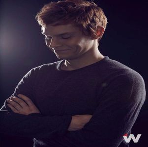 ― Preia paharul în care aceasta mixase mai multe tipuri de lichide și ia o gură din el,; scoțând un sunăt aprobator deoarece era cu adevărat bun. „Trebuie să recunosc, Sierra, experiența ta din CV m-a convins că avem mare nevoie de cineva ca tine să lucreze cu noi.”
