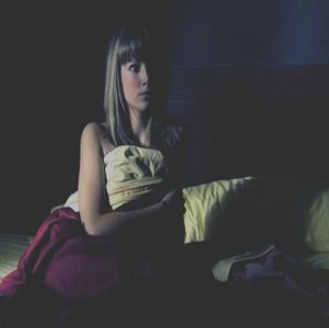 ― Mai că nu îi venea să creadă atunci când îl aude pe Denver făcând acea mărturisire în; privința alcoolului. „Mâine-poimâine o să-mi zici că te lași și de păcănele și deja o să încep să mă îngrijorez.” Zise ea râzând, iar apoi strâmbă din nas. „Neah, degeaba e bere dacă nu are alcool.”
