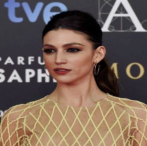 ― Uitase pe deplin de excursia în Europa, iar acum că acesta o menționează Nadia cade; serios pe gânduri, incidentul de azi făcând-o să realizeze cât de important era să aibă grijă de ea, dar în același timp știa cât de mult își dorește să îi fie alături de ziua de naștere a uneia
