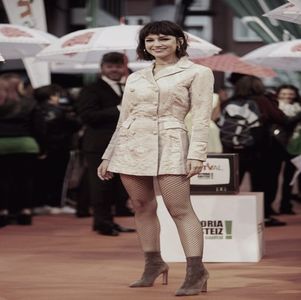 ― Se minuna câteodată de idioțenia care putea să zacă în capul soțului ei, dar nu putea; decât să se amuze pe seama aceasta, nefiind astfel de mirare că Nadia pufnește în râs atunci când aude de ideea acestuia legată de tren. „Cred că lipsa de alcool din sânge deja începe
