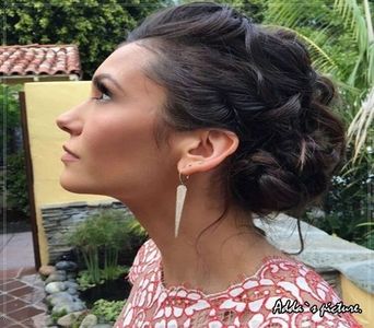 》#Se gândește câteva secunde că nu va știi el cine e Blair Waldorf, dar era mult prea +; amuzată că ideea ei funcționase. &quot;Look what I will do now, tata o crede pe Belle a lui.&quot; #Îi dă mesaj că a văzut cine i-a zgâriat mașina și-i spune și numele. Se uită la Damon râzând.

