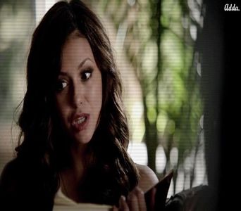 》#Amelie știa că Damon era probabil extrem de nervos după discuția avută cu Daniel, +; așa că acum era destul de tăcută. Le zâmbește lui Zac și Katia, admirând localul dinafară, apoi ia două pahare de șampanie, pentru ea și Damon. &quot;Mulțumim, ne vedem înăuntru..&quot;
