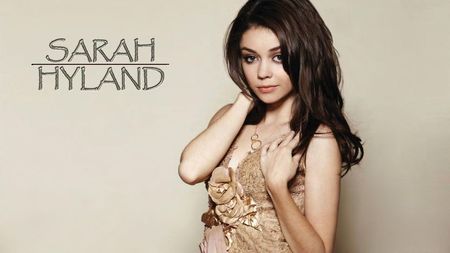 Sarah Hyland (27)