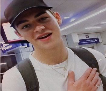 Da fă. Mamaaaaaaaa ma uit la sacrificiul după 50482u02 de ani