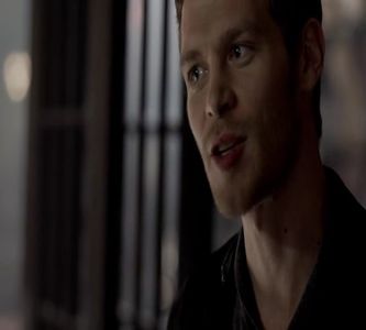 — „Plânge de pr;st ce e, d-aia plânge...” Își masează tâmplele cu vârfurile degetelor, deja; capul îl durea foarte tare din cauza urletelor copilului. „Bagă-l și tu 10 minute la congelator, o să se mai răcorească.” Îi spune lui Hayley, fiind pe deplin serios în acest moment.
