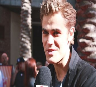 CL Daca nu eram vampir cu pwlika stafidita, iti faceam eu un copilas frumos ca noi#Hayl ; Nu ma cum ; te otravesc?Si nu mai sparge borcane ca il enervezi pe Ilie!!#Kol ; Oh..saracul Klaus,nu asta am intentionat *ii dau lacrimile* ; Pentru ca erai obse;data de JIMMY![pwlika lui] Si m-am indragostit de 
