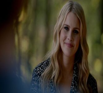 — „Păi de ce altceva puteam să fiu obsedată la tine? Măcar Jimmy te mai salvează.” Îi; scoate lui pr;stul de frat-su pumnalul din piept și-l pune la loc în sertar. „Felicitări Fane, ai reușit ce n-a reușit nimeni vreodată... să-l faci pe Klaus să se sinucidă!”
