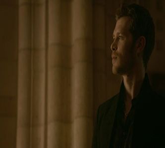 — „Ai să-mi bag pwla... am invocat-o.” Își trage una peste față când o vede pe Caroline.; Se uită la Elena și oftează. „Se pare că tot m-au ajuns din urmă blestemel tale.” Se uită la Hayley și râde. „Vezi că ți-a căzut ceva pe jos... cred că-i fața.” =))))))
