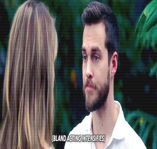 — *Dupa ce trimite poza isi pune tlf pe silentios ca-i vazuse fracsu msj si deja incepuse sa-l; injure. Si-l baga la loc in buzunar si o priveste cand o aude ce zice, îi ridica barbia cu un deget sa se uite si ea la el. Si cine a zis cv de iubire? Io-s ala psihopat fara inima, ai uitat?...
