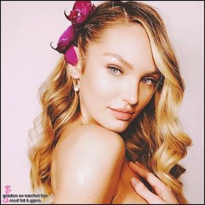 ☇.ᵗʰᵉ̣ṃ̣ẹ̣ṛ̣ṃ̣ạ̣ịḍ❀ƨɘilɟ.ϟ;. Împreună cu femeile de serviciu care au rămas să continue să +; lucreze în timpul sărbătorii pascale, Candy pregătise niște prăjiturele în forma de iepurași pentru a le împarți de-a lungul campusului. Odată ce acestea s-au copt, le-a și decorat +
