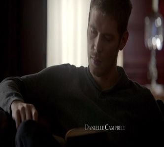 — Dacă mai devreme declanșase o conversație cu bruneta din pur plictis și poate o fărâ-; mă de curiozitate, acum bărbatul se regăsea ca fiind de-a dreptul intrigat de mărturisirea acesteia. „Perfect de acord...” Lasă pentru o clipă vorbele inițiale în aer doar pentru a se
