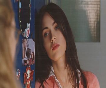 ⛧ℳi̶s̶c̶h̶i̶e̶f̶ ℳa̶n̶a̶g̶e̶d̶ ❝Dacă ți-aș spune, ar pieri tot farmecul. Și aș fi nevoită să te; ucid.❞ Surâse, livrând fraza drept o glumă, însă în sinea ei era sinceră. Ucidea doar pentru a se hrăni și a rămâne în viață, dar nu ar fi ezitat să o facă și din plăcere.
