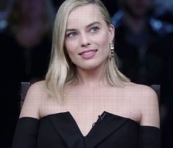 ›εϊз̤٢　ࢱ⋄‹̣̇͘͘͘.; metri lungime de charmeuse. Soarele tocmai asfinţise când şi-a scos ea trupul; din depozit; norii, se îmbăiau în urmele chihlimbarului, iar vâzduhul era molcom și răcoros. Cerul reflecta noua sa achiziție. Era un semn celest. Cerul îi făcea astfel cu ochiul. Ce curtezan! se
