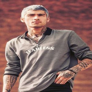 ; Așa e, locul ăsta... are modul lui de a te chema înapoi. Oricât de departe te-ai duce. +; (Zâmbesc slab, în colțul gurii și mă rotesc, ajungând cu mâinile sprijinite de bar. Mă aplec puțin și-i fac semn barmanului, cerându-i un pahar de whiskey sec)
