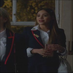 ∎☾▬ Se arată ușor mirată de propunerea lui Klaus, așteptându-se la cu totul și cu totul; altceva din partea lui, pregătindu-se psihic pentru vreo propunere întunecată din care nu mai avea cum să iasă. De aceea propunerea acestuia o face să își încline ușor capul
