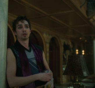 – excentric, trebuie să înțelegeți), pentru un aspect imaculat, tipic lui.; Un demon are și el nevoie de câteva clipe de relaxare, nu?
