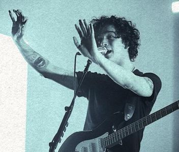 ⊺ⱶ∙ⱻ⃞¹⁹⁷⁵∕▪‧.;  vostru diluat și ieftin, și o să...ʾ se oprește aici, știți și voi continuarea bănui; Ah, da, totul mergea desigur, foarte prost pentru Matthew, însă el avea costum, iar ei nu, și vin învățase să facă el acasă, singur, din stafide (de pe youtube învățase, de unde altundeva poți învăța 
