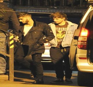 — Furat în întregime de prezenţa acesteia, expresia îi rămâne întocmai iar privirea asupra; ei, fără pic de reţinere. Totuşi, deşi o urmăreşte atât vizual cât şi vocal, buzele i se depărtează una de cealaltă, rostind cuvintele: „Nu mai striga.” din primul moment în care sesizează creşterea

