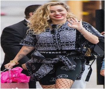 ╰❁;. aproape. „Și ce te face să crezi că aș fi acceptat această propunere a ta, dacă nu eram; ocupată?” Zâmbește în timp ce îi adresează întrebarea, ca mai apoi să strângă din buze. „Eu ți-am mai spus că ai o părere prea bună despre tine..”
