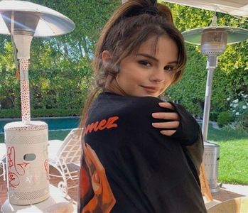 §´¨ɴ̲̃ᴏ̲̃ᴛ̲̃ʜ̲̃ɪ̲̃ɴ̲̃ɢ̲̃ ･ƨǝɿɒqmoɔ.; După ce își petrecuse ziua în cameră, citind lângă fereastră,; urmărind cum pe geamul rece curg stropii consistenți de apă. Îndată ce ploaia se oprii, își puse un hanorac larg, iar părul și-l prinse într-un coc dezordonat. Ajunse în campus la scurt timp
