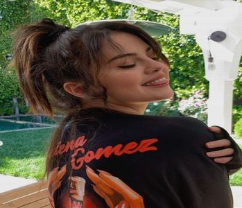 §´¨ɴ̲̃ᴏ̲̃ᴛ̲̃ʜ̲̃ɪ̲̃ɴ̲̃ɢ̲̃ ･ƨǝɿɒqmoɔ.; își fixă căștile în ambele urechi și după ce aruncă o privire d; jur împrejur, să se asigure că e doar ea, începu să facă piruete pe lângă bălți, să fredoneze și să se miște în ritmul melodiei lui The Weeknd - In Your Eyes.
