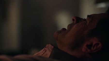 - #În biroul lui Juan del Rey exista o intrare secretă spre un buncăr. Acolo îl ținea închis pe; nimeni altul decât Rory Smith, tatăl lui Alex, Alexandra, Maria și Ștefan. Se simțea extrem de slăbit, în fiecare zi fiind torturat de dușmanul său, Juan.
