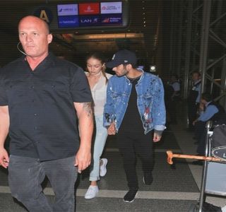 — Depărtare a buzelor. Aerul cald i le părăseşte astfel, însă sub forma unei jumătăţi de; gemăt, încă din primele secunde având ca întreaga stare să-i fie dată peste cap, dorindu-şi pe secundă ce trece mai mult. Ceea ce se dovedeşte din nou neaşteptat pentru el devine
