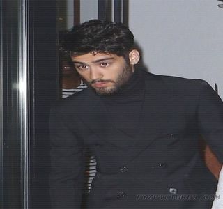 — Replica iubitei sale îl readuce instant spre tăcere, căci chiar dacă pentru el situaţia în; sine se dovedea a fi uşor amuzantă, încerca totodată să conştientizeze stările prin care blonda trecea, mai precis, durerea acesteia din moment ce totul se petrecea pentru prima dată pentru ea.
