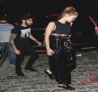 — Producând unele tipice, totodată de-a lungul lungimii sale identificându-se pete roşiatice.; O înjurătură instinctivă, dar reţinută, îi scapă printre buze, moment în care ambele sale palme revin peste fesele acesteia, tot dintr-un instinct tipic bărbătesc strângându-şi buricele degetelor
