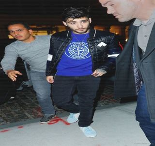— Dorinţă. În cele din urmă, penetrarea propriu-zisă începe, moment în care palma şi-o; plasează sub coapsa ei, menţinându-i piciorul oarecum ridicat, în timp ce fiecare secundă reprezintă totodată o creştere a ritmului pătrunderii.

