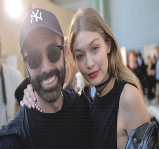 — I le mărturisească mai apoi produc curbarea colţurilor gurii ceva mai mult, un sentiment; de împlinire sufletească atingându-i inima în acele clipe. Era de înţeles că şi ea simţea acelaşi lucru, tocmai de aceea, drept un simplu răspuns, optează pentru următoarea frază:
