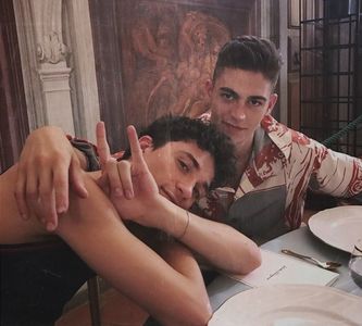 Știu că în interioru tău nu crezi asta ,,, Am făcut prea multe greșeli în viața asta ! Și în plus cl; trb întotdeauna să le acordăm prioritate femeilor... Mie așa mi se pare
