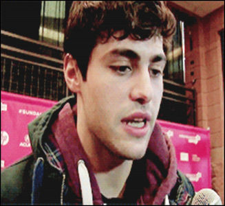 ― instabilitatea emotivă, paranoia și bipolaritatea cu care ne nășteam pe suprafața acestui; pământ, așa că, la ce se aștepta, „Nu prea sunt genul care renunță rapid... Am observat că unii oameni sunt.”, acest comentariu poartă o încărcătură glacială asupra-i.
