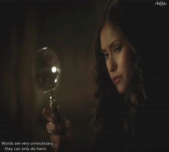 》scenă în fața bătrânei, să n-o omoare de inimă, deși ar reveni la viață bcz prison world.; Clipește des când aude ce inventează despre ea și apoi se uită spre bătrână, afișând iar un zâmbet, înjurând printre dinți. &quot;Mare omor îți iei...&quot; #Îi dă mâna subtil la o parte de unde o
