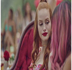 ̷♡̷ ⍮αιηяσʇιƖαɔ⑇eyes٦̷ Își ridică privirea spre el și se încruntă ușor, neînțelegând de ce a venit; spre ea. „Nu cred că e nevoie să îți spun cum mă simt în momentul ăsta.” Spune pe un ton rece. Își lasă privirea și continuă să vorbească fără să se mai uite la el. „Să-mi spui și mie cum
