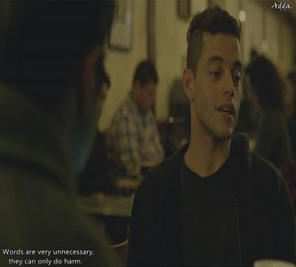 》aici, nu? Deci, ne învârtim în cerc și cu și fără ei. Însă vorbeam cu unul dintre oamenii mei; mai apropiați, ar trebui să fluturăm steagul alb, sau măcar s-o facem să creadă asta. Ca s-o facem să iasă din văgăună și să aflăm și de ce e aici. După, facem ce vrem cu ea.&quot;
