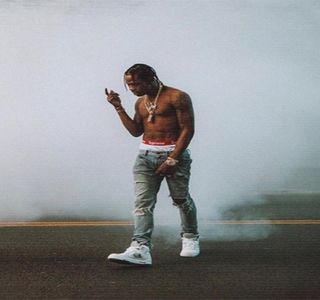 — Volanului, pe ritmul melodiei propusă de radio-ul încă deschis, până ce, complet pe neaşteptate,; li se adresează celorlalţi. „Fraţilor, nu eram şapte când am plecat la drum?” Pentru a-şi explica totuşi întrebarea, trei secunde mai târziu, adaugă următoarele: „Gigi, mai eşti cu noi sau
